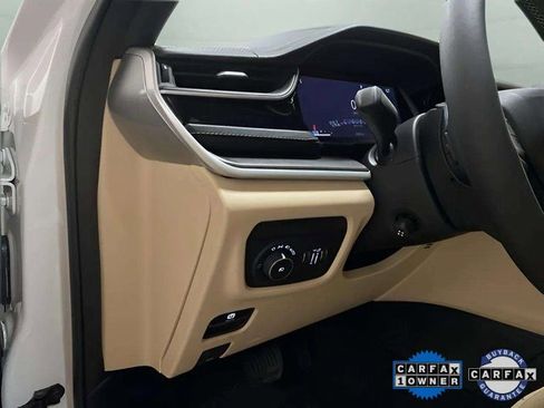 Used 2023 Jeep Grand Cherokee Limited w/ Luxury Tech Group II image 15