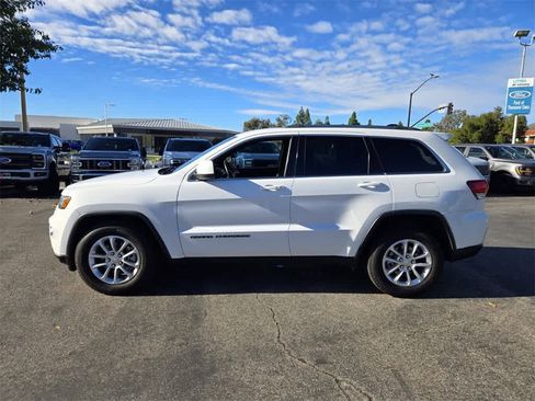 Used 2021 Jeep Grand Cherokee Laredo X image 2