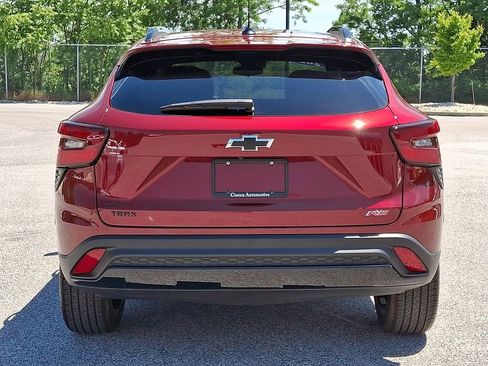 Used 2025 Chevrolet Trax RS w/ Sunroof Package FWD image 8