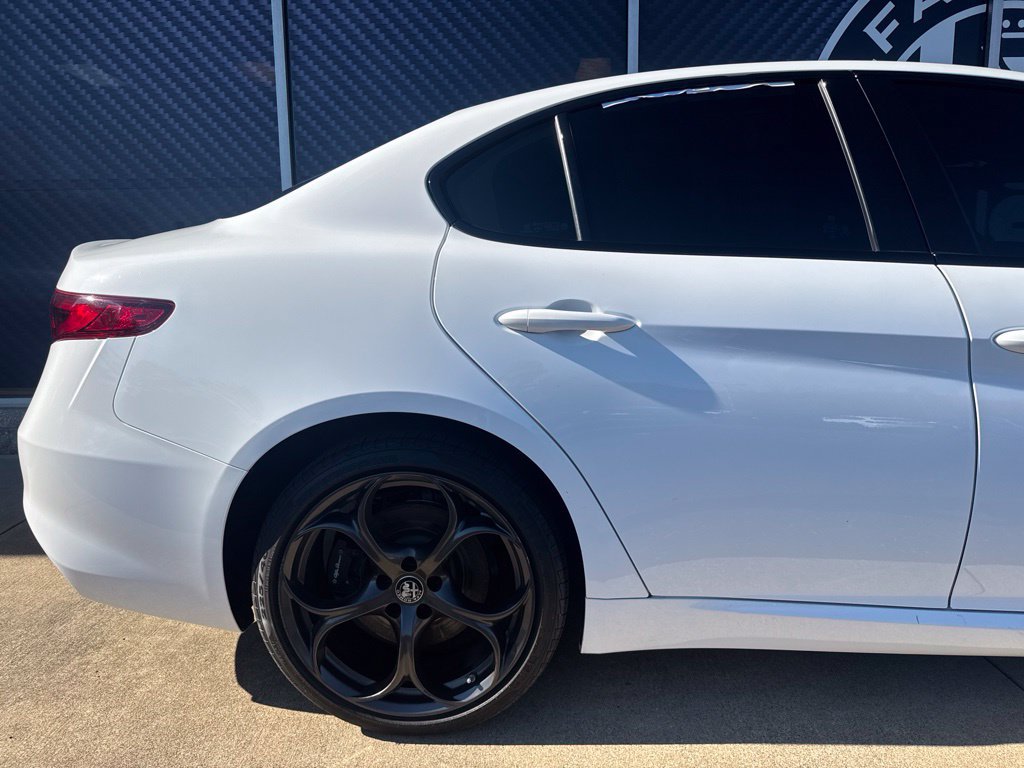 Used 2023 Alfa Romeo Giulia Estrema AWD/4WD image 5