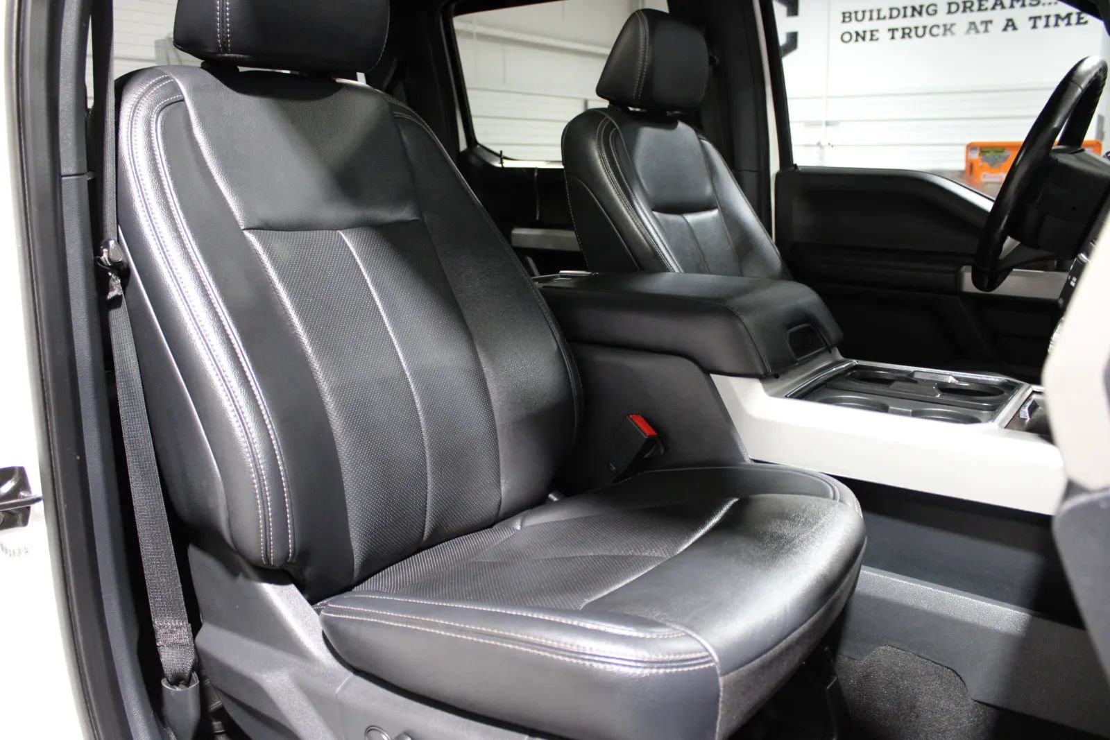 Used 2022 Ford F250 Lariat w/ Tremor Off-Road Package AWD/4WD image 14