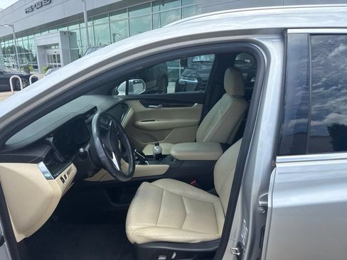 Used 2018 Cadillac XT5 FWD image 2