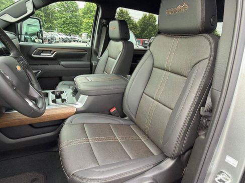 New 2026 Chevrolet Silverado 2500 High Country w/ High Country Premium Package AWD/4WD image 4