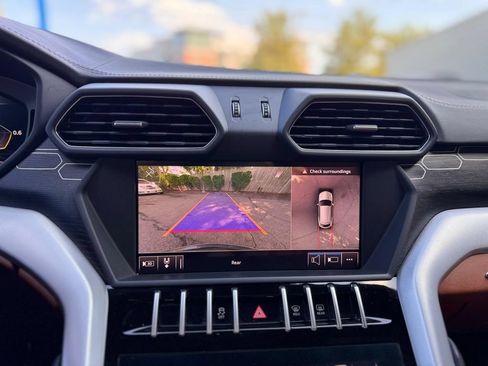 Used 2019 Lamborghini Urus AWD/4WD image 21