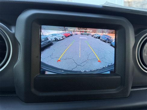 Used 2022 Jeep Wrangler Willys image 18