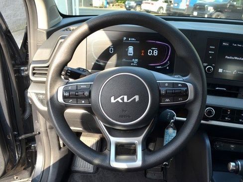 Used 2024 Kia Sportage LX image 19