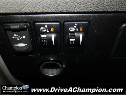 Used 2015 Toyota Sienna L image 8