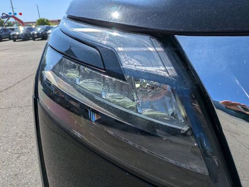 Certified 2025 Nissan Pathfinder SV image 11