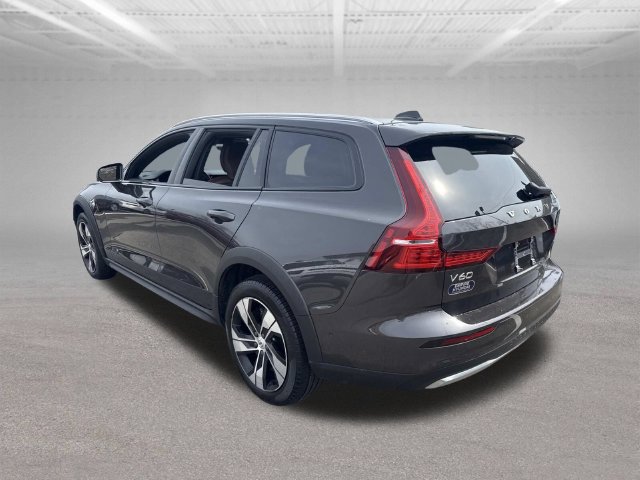 Used 2025 Volvo V60 B5 Cross Country Plus AWD/4WD image 12