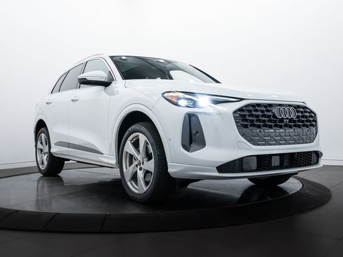 New 2025 Audi Q5 Premium Plus image 1