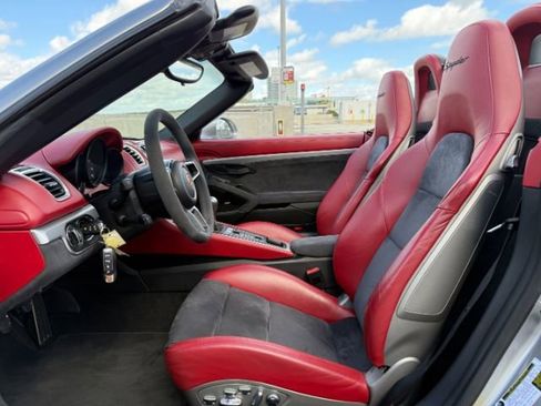 Used 2016 Porsche Boxster Spyder image 17