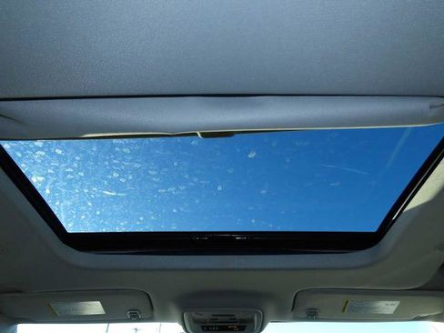 Used 2021 Chevrolet Traverse Premier image 26