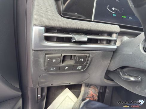 Used 2025 Hyundai Tucson Limited image 32