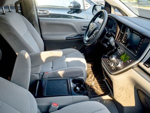 Used 2020 Toyota Sienna LE FWD image 8