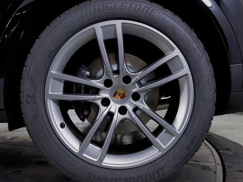 Used 2025 Porsche Cayenne image 22