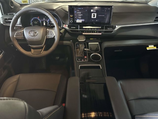 New 2026 Toyota Sienna XLE Woodland Edition AWD/4WD image 12