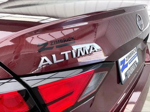 Used 2025 Nissan Altima 2.5 SV FWD image 9