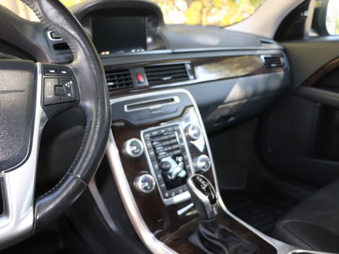 Used 2016 Volvo XC70 T5 Platinum w/ Climate Package image 12