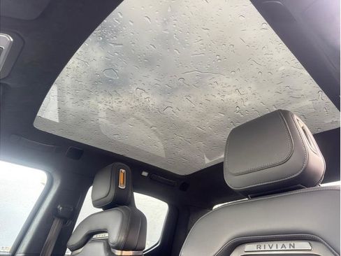 Used 2022 Rivian R1T Adventure image 21