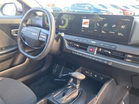 Used 2025 Kia K4 FWD image 8