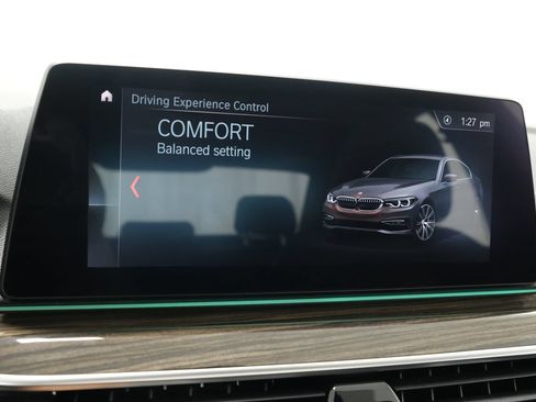 Used 2019 BMW 530e xDrive w/ Premium Package AWD/4WD image 18