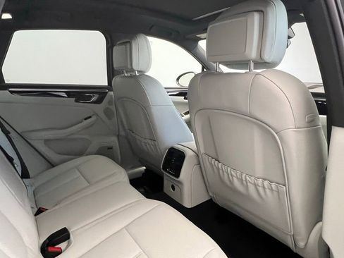 Used 2026 Porsche Macan AWD/4WD image 16