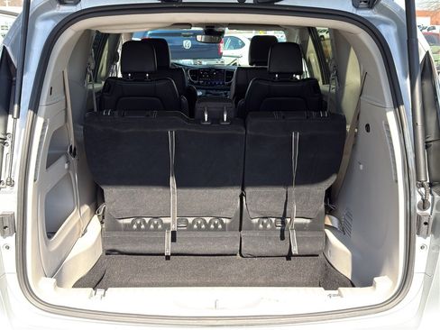 Used 2024 Chrysler Pacifica Touring-L image 29