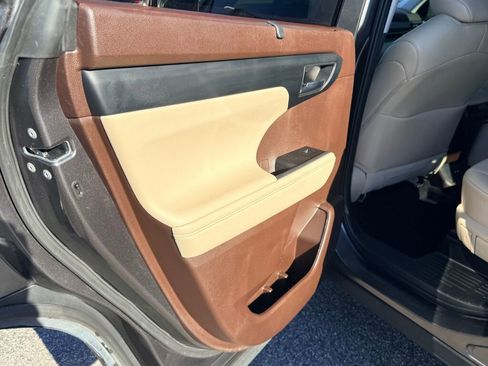 Used 2021 Toyota Highlander XLE image 18