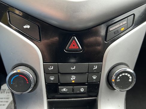 Used 2016 Chevrolet Cruze LT w/ Technology Package image 23