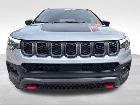Used 2025 Jeep Compass Trailhawk w/ Trailhawk Elite Group image 17