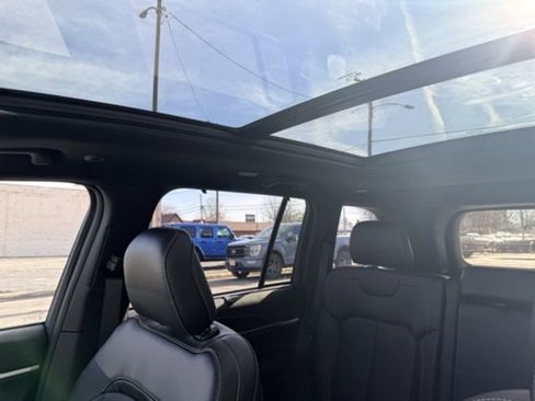 New 2025 Jeep Grand Cherokee Limited image 9