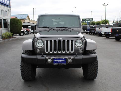 Used 2016 Jeep Wrangler Unlimited Sahara w/ Connectivity Group AWD/4WD image 10