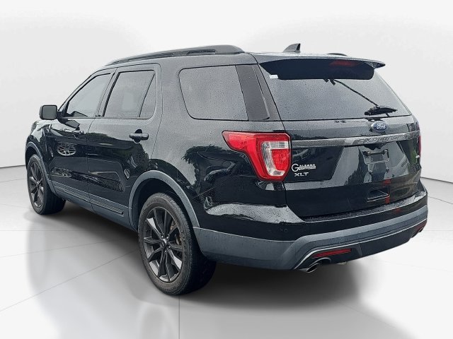 Used 2017 Ford Explorer XLT w/ Equipment Group 202A AWD/4WD image 5