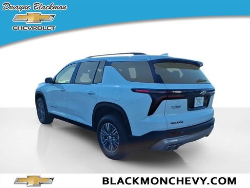 Used 2026 Chevrolet Traverse LT w/ Driver Confidence Package FWD image 5