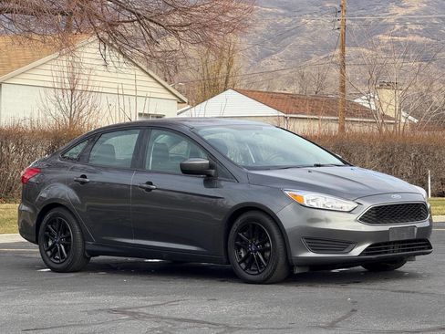 Used 2018 Ford Focus SE image 3