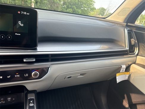 New 2025 Kia Sorento S image 11