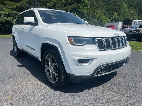 Used 2018 Jeep Grand Cherokee Limited RWD image 3