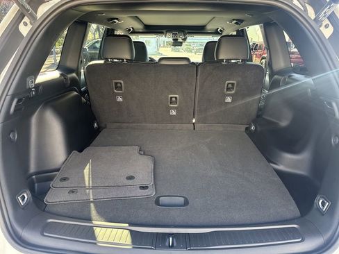 Certified 2024 Jeep Grand Cherokee Limited w/ Luxury Tech Group II image 7