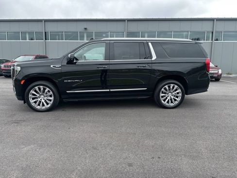 Used 2024 GMC Yukon XL Denali AWD/4WD image 3