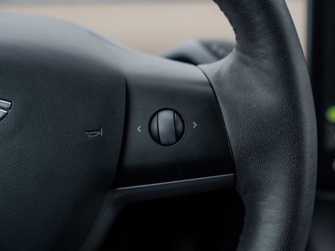 Used 2021 Tesla Model Y Long Range image 30