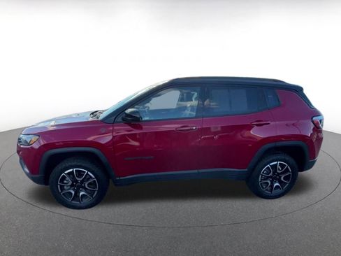 Used 2025 Jeep Compass Trailhawk image 9