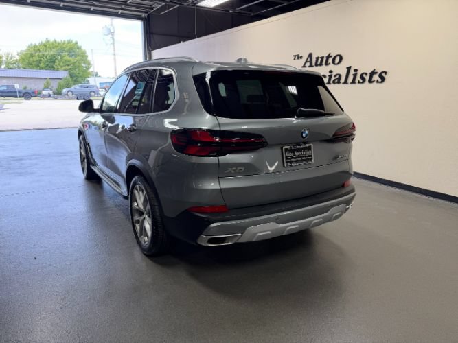 Used 2026 BMW X5 xDrive40i w/ Premium Package AWD/4WD image 3