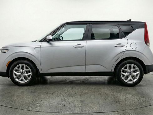 Used 2025 Kia Soul LX w/ LX Technology Package FWD image 5