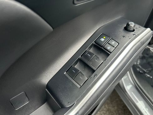 Used 2022 Toyota Highlander XLE AWD/4WD image 20