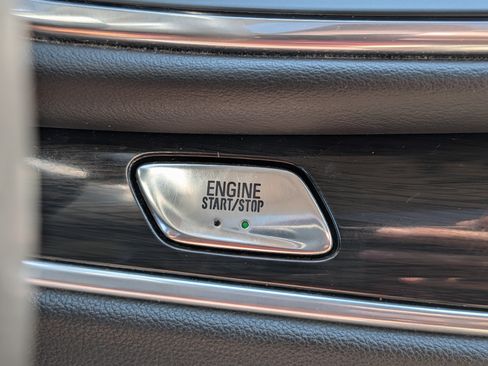 Used 2020 Buick Enclave Essence FWD image 29