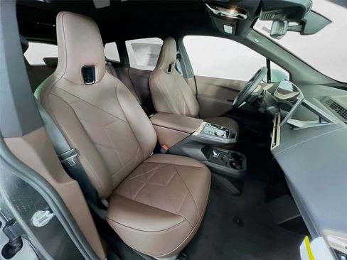 Used 2026 BMW iX xDrive45 image 25