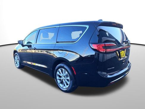 New 2026 Chrysler Pacifica Select image 3