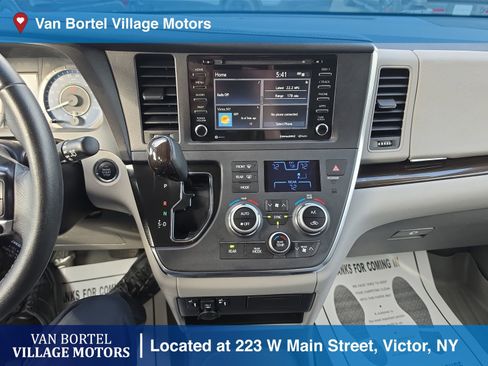 Used 2019 Toyota Sienna XLE w/ XLE Navigation Package FWD image 20