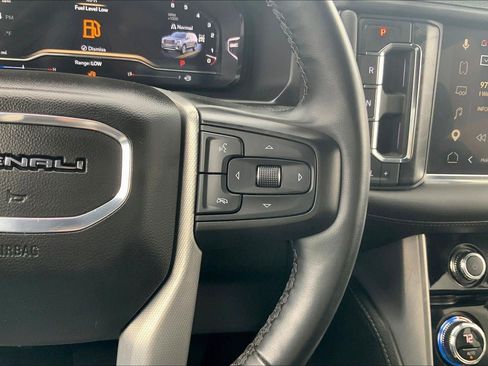 Used 2023 GMC Yukon XL Denali AWD/4WD image 18