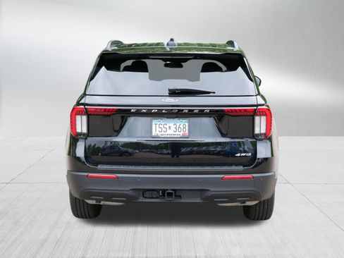 Used 2026 Ford Explorer Active AWD/4WD image 6